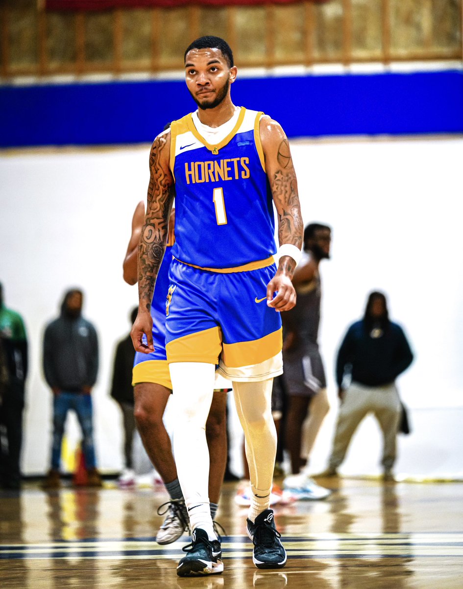 thequentinhodge's tweet image. I have entered the transfer portal morris college  (D2) Averaged 13.3 PPG 8.7 RPG (33.8% 3pt) (80% ft) first 13 games. Film on hand Open to all schools .

 (Redshirt junior) 2 years left of eligibility 📲 #INGODHANDS🙏🏽 #RIPGRANDAD