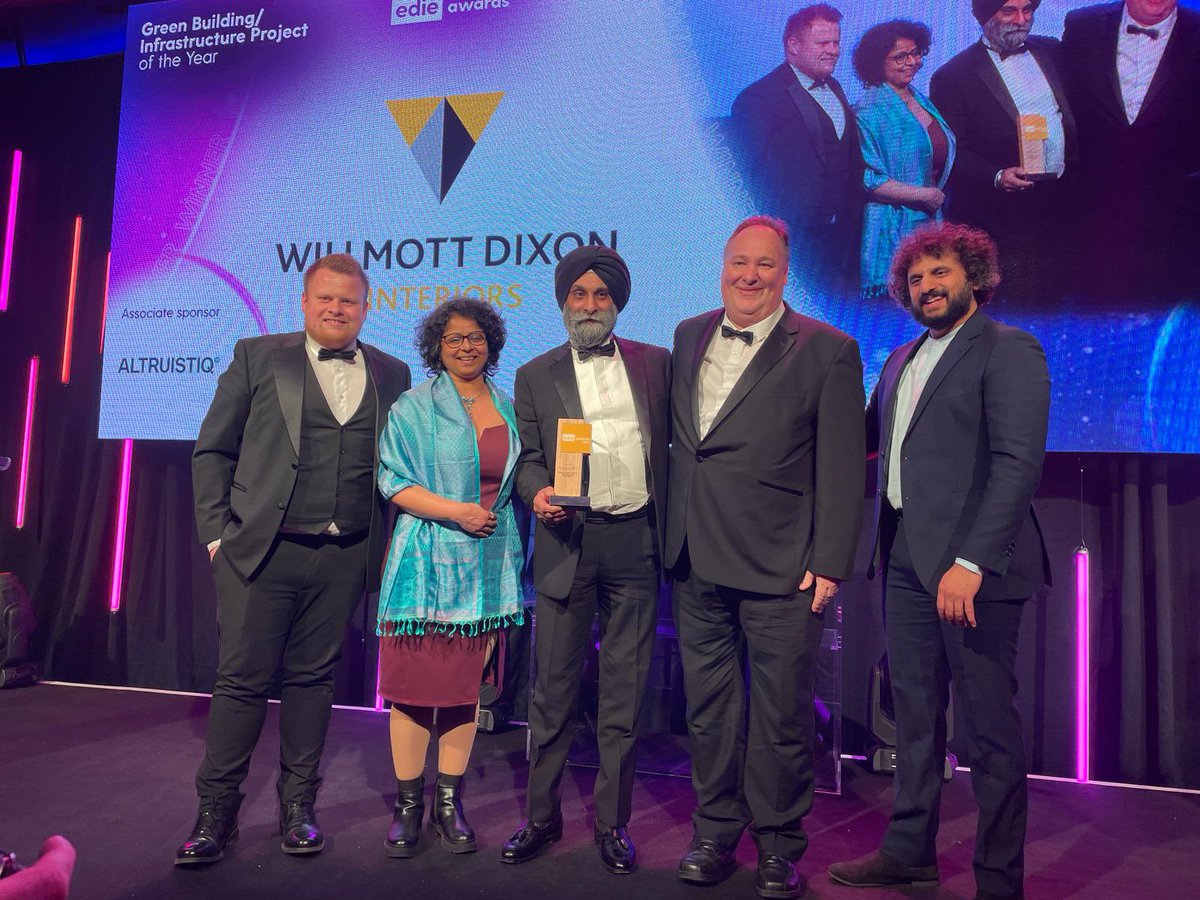 Julia Barrett tweet media