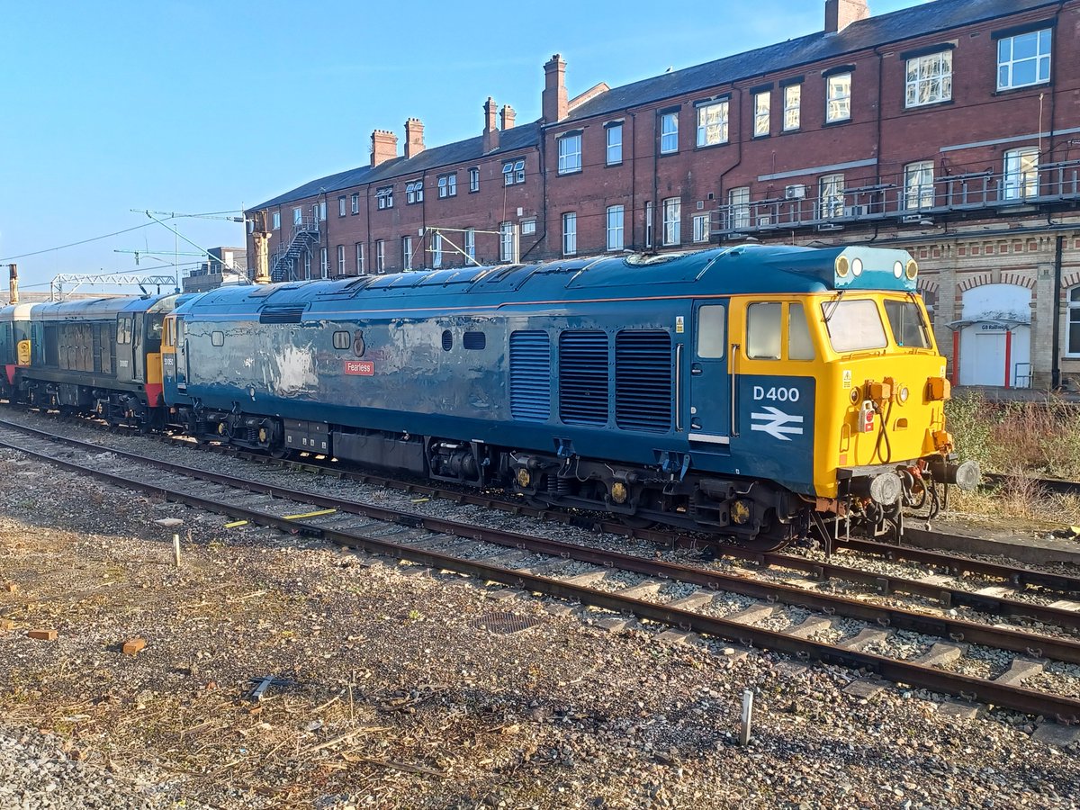 TrainiacV41582's tweet image. #class50 D400 at Crewe this morning. Is Crewe the new home for D400 ?