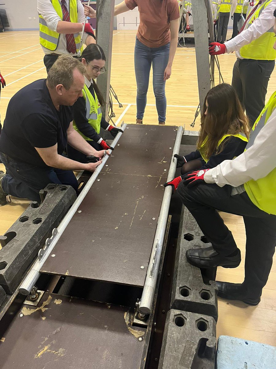 🌉👷‍♂️Happy Engineers week 👷‍♀️🌉 Thank you to @swccollege for hosting some of our excellent Year 8 students today to take part in their STEAM activities. The students built a bridge they could walk across, completed a marshmallow tower challenge!
