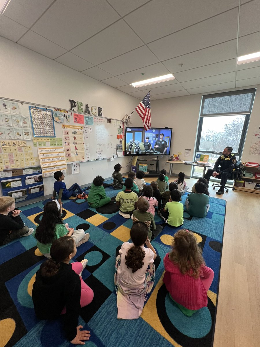 mbiancoNPSD's tweet image. Our favorite @Amtrak officer,  Sgt Peter Whitaker, visited grade 1 for reading week this week. He read to us and taught us all about train safety.  Our favorite part was talking about all the K9 dogs! He brought us lots of goodies like jr officer badges, pencils, and keychains!