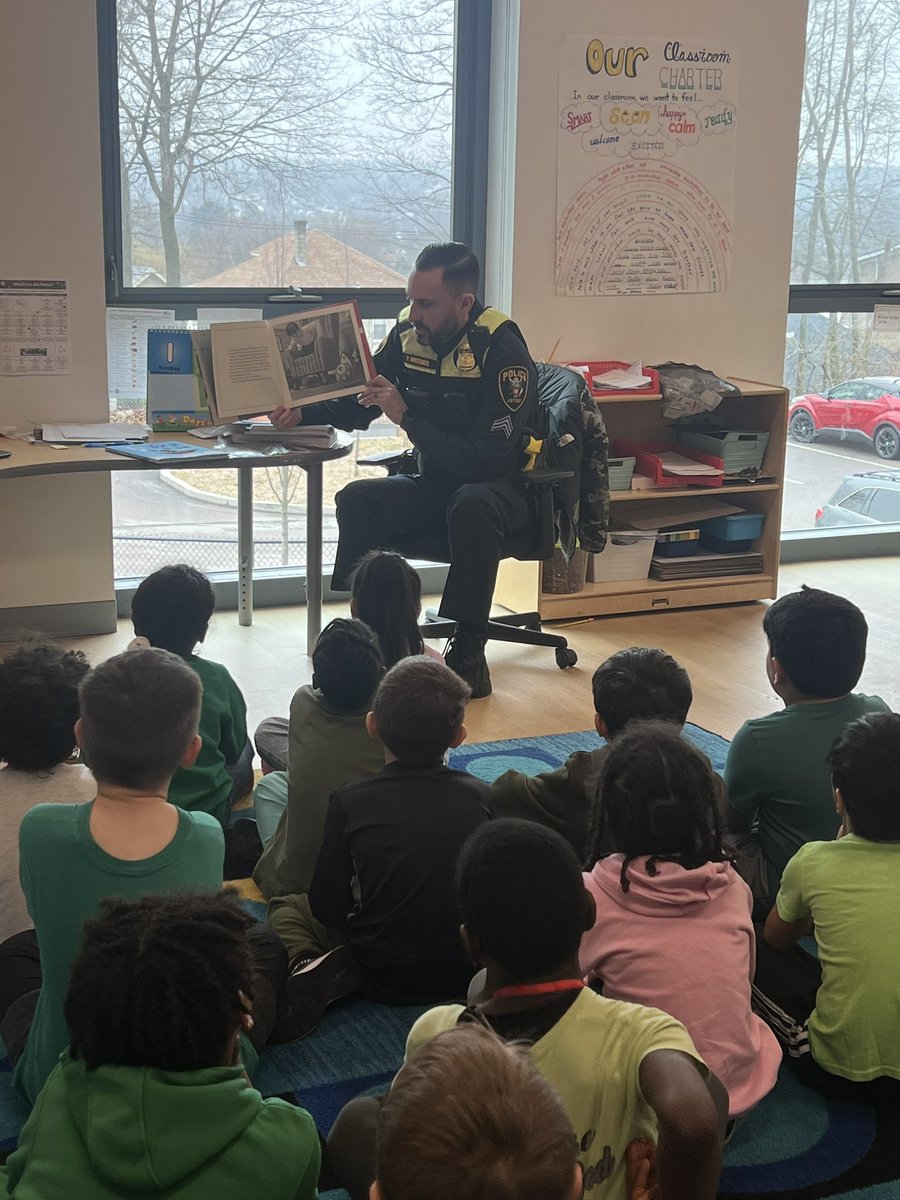 mbiancoNPSD's tweet image. Our favorite @Amtrak officer,  Sgt Peter Whitaker, visited grade 1 for reading week this week. He read to us and taught us all about train safety.  Our favorite part was talking about all the K9 dogs! He brought us lots of goodies like jr officer badges, pencils, and keychains!