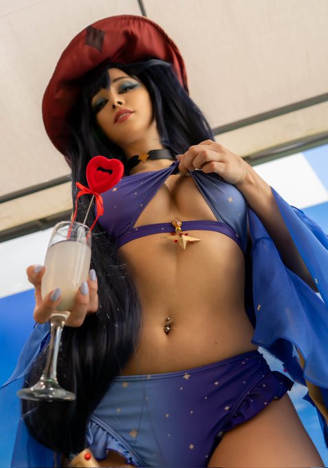 2 pic. What's your favorite summer drink? Mine's tap water cuz it's free ?✨

#genshincosplay #MonaMegistus
