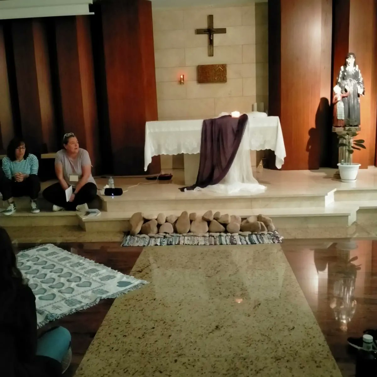 Este fin de semana pasado hemos estado atravesando miedos y buscando la luz... Esa que necesitamos para descubrir nuestro lugar en el mundo (vocación) y esa que no se apaga nunca y es capaz de sacarnos de cualquier oscuridad (Dios).