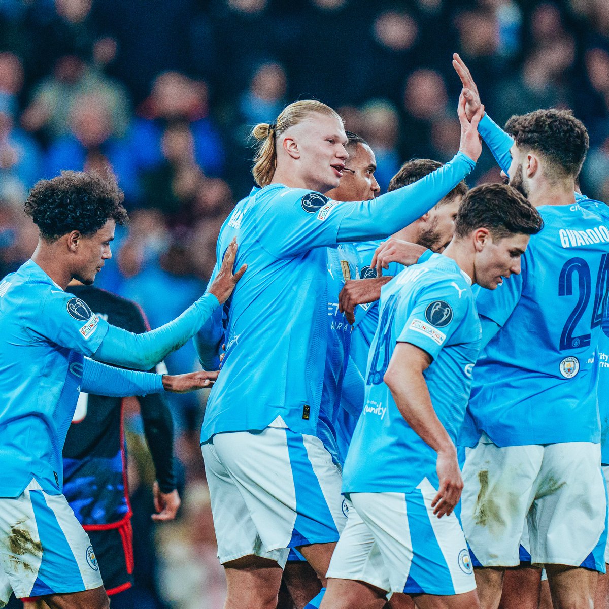 dat042architect's tweet photo. When it comes to power; ManCity seems to be on Lefas §el færell tonight! #Igba 🔥🔔
#ikoyi #ManchesterCity #ManCity #abati #Naira #philipshaibu #vinicius #RealMadrid #Another60m #newNigeria https://t.co/tFy6QQfk3m