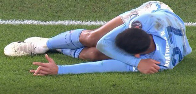 ⚠️📸 Image sensible !

Le doigt de Matheus Nunes, sorti sur blessure ce soir avec Manchester City.

On espère que ce soit plus de peur que de mal pour le Portugais. 🙏