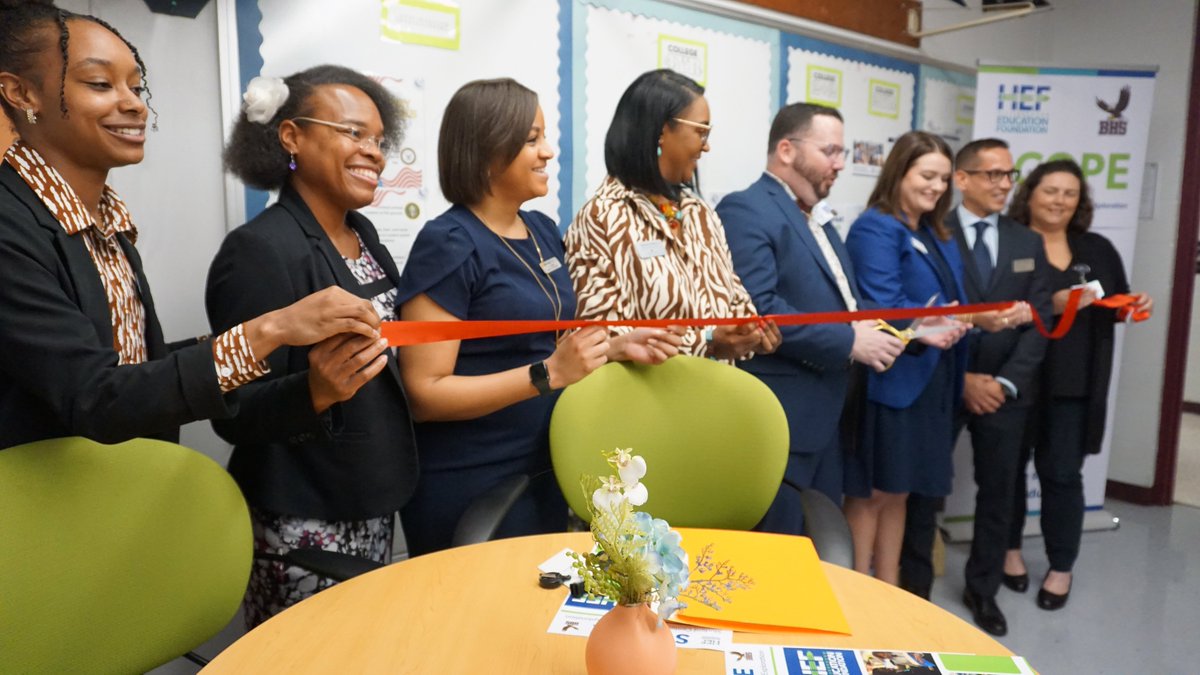 To celebrate SCOPE’s Brandon High launch, HEF Interim CEO Anna Corman was joined by Principal Jeremy Klein, as well as Suncoast Credit Union, HCA Florida Healthcare and @HillsboroughSch leadership at today’s ribbon cutting ceremony!