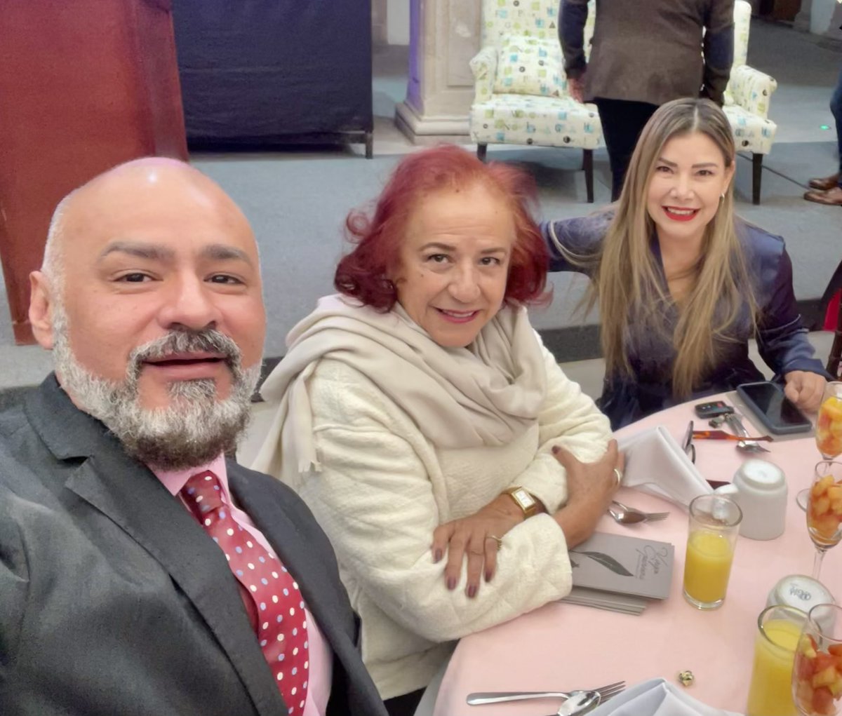 mtro_guerrero's tweet photo. @ElSoldeDurango reconoció a #MujeresDuranguenses dedicadas en diferentes ámbitos, ¡gracias por considerarme como jurado!. Conocí a Luz De Luna Clara, quién es una de las 100 mujeres más influyentes e inspiradoras del mundo de acuerdo con el BBC News Mundo. #PrimeroLasNiñas https://t.co/Om5fuO6dPE