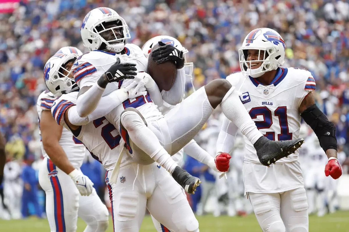 TheBillsGuys's tweet photo. Tre White, Micah Hyde, and Jordan Poyer were the heart, soul, and backbone of the drought breaking 2017 Buffalo Bills. Sad day. #BillsMafia ❤️💙❤️ https://t.co/Oe0SotPNgu