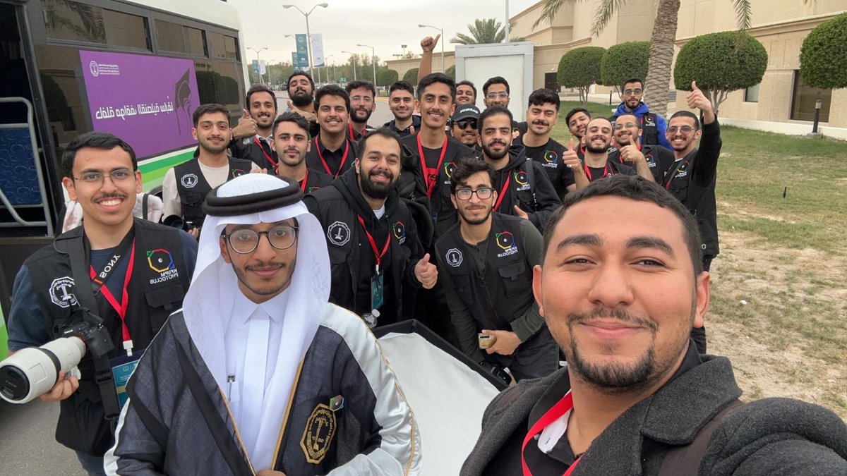 M7md_alsmaeel14's tweet photo. ياله من يوم مخلّد للخريجين، ولعائلة نادي التصوير العظيم!!!🤍🤍🤍🤍🤍
نعتذر لخريجينا عن اي قصور 🫡🫡🫡

#KFUPM
@aak_75 
@1s0me_CEO 
@7am_q1
@Saud36F 
@_Alialhejji 
@Alsayed_D7 
@OsamaAladsani 
@sash_181
@1hs4_ 
@BuzaidAli 
@marwanaladsani 
@dhiaaddin 
@FaisalFws 
@abdulazizpic https://t.co/9zV8Odmd03