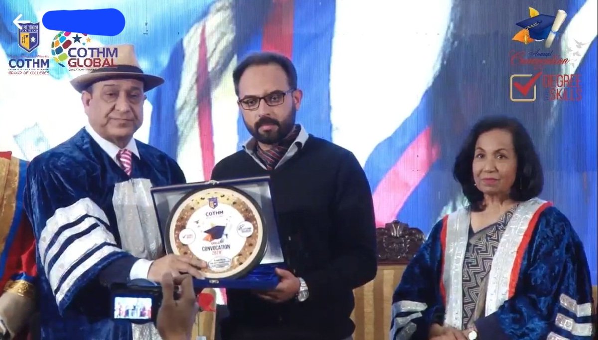 AliInanGamaryan's tweet photo. Receiving a souvenir as guest of honour, form Ahmad Shafiq CEO COTHM, and Mrs Rukhsana David, Principal  Kinnaird College for Women and University Lahore. @ the annual convocation of COTHM.
#cothm https://t.co/GpWsoF1hqX