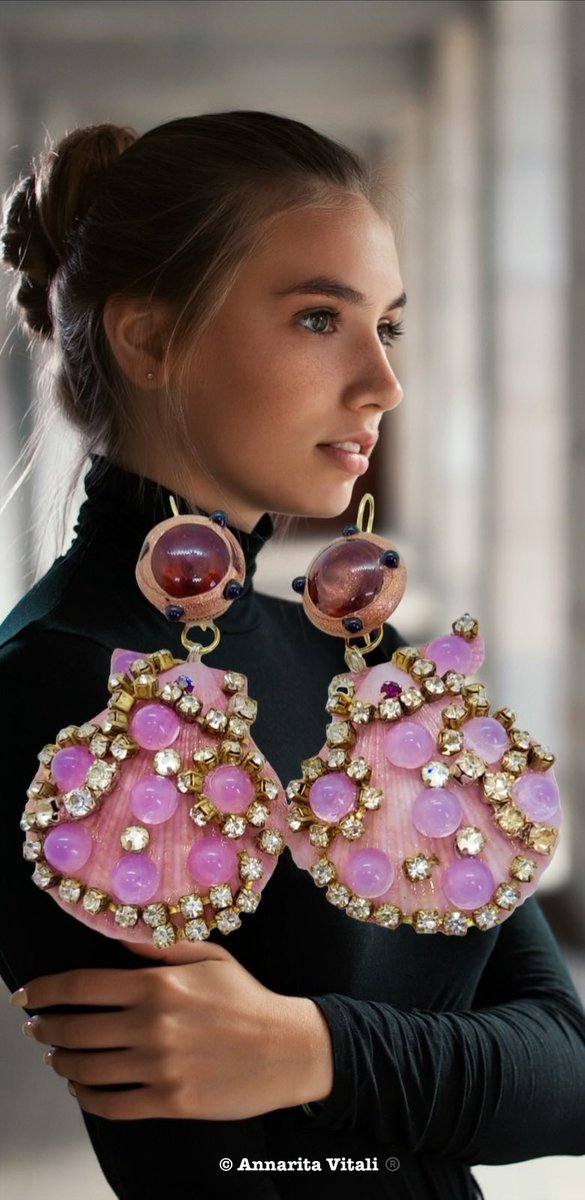 AnnaritaModa's tweet photo. Shell #earrings decorated and encrusted with vintage elements, inspired by Fulco di Verdura.
©️ Annarita Vitali®️ https://t.co/eucqpiAKOE