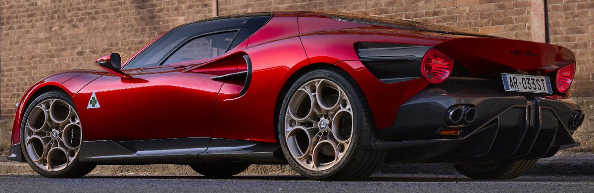 UltimativCars's tweet image. And another #AlfaRomeo didn't caught my eye last year:
the 33 #Stradale|#33Stradale, limited to 33 units as well.
Built by #TouringLeggera &amp;amp; already sold out!

Orderable w/ a #V6 or as BEV, 1(!) fool DID opt for a BEV!
So: let's say, there will be 32 nice units + 1 piece of junk.