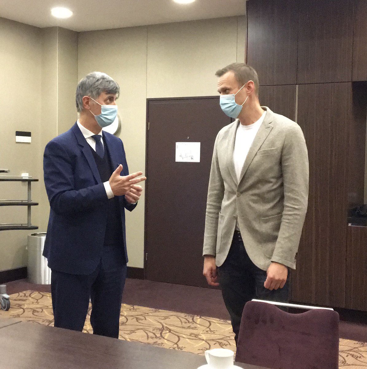 4 ans déjà ! Merci <a href="/navalny/">Alexey Navalny</a> pour votre exemple et votre sacrifice. Soutien total à <a href="/yulia_navalnaya/">Yulia Navalnaya</a>. Force à <a href="/vkaramurza/">Vladimir Kara-Murza</a> et sa femme <a href="/ekaramurza/">Evgenia Kara-Murza</a> pour une Russie libre.