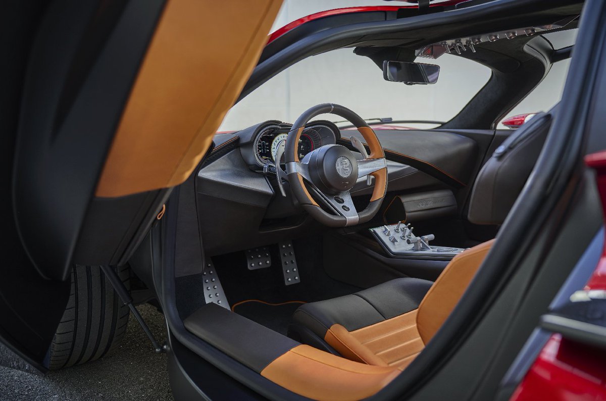 UltimativCars's tweet image. And another #AlfaRomeo didn't caught my eye last year:
the 33 #Stradale|#33Stradale, limited to 33 units as well.
Built by #TouringLeggera &amp;amp; already sold out!

Orderable w/ a #V6 or as BEV, 1(!) fool DID opt for a BEV!
So: let's say, there will be 32 nice units + 1 piece of junk.