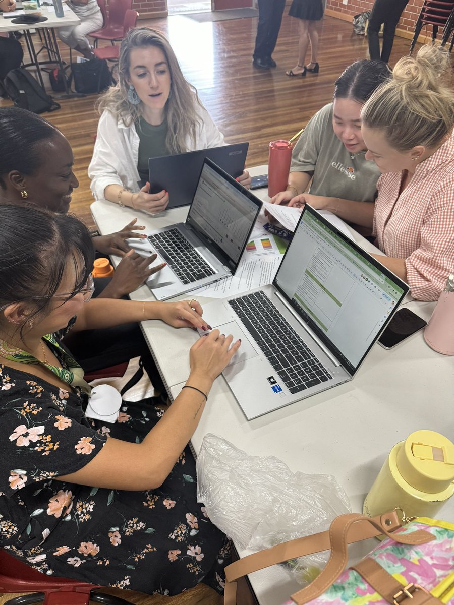 Madeleine Costello tweet media