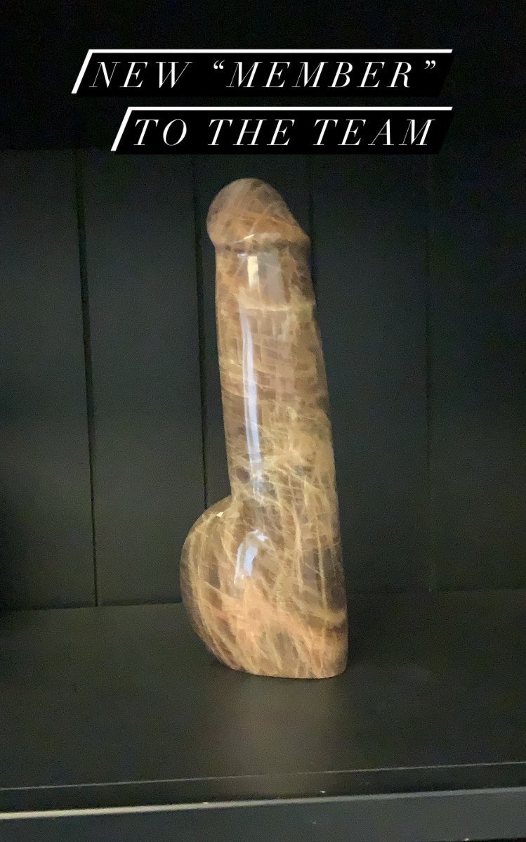 LimitlessGirth's tweet photo. One of the team members blessed us with this ODD Shaped crystal. 

We quite literally feel the positive energy emitting from it! 

Girth >>>

Haha https://t.co/r1NDWBzn6E
