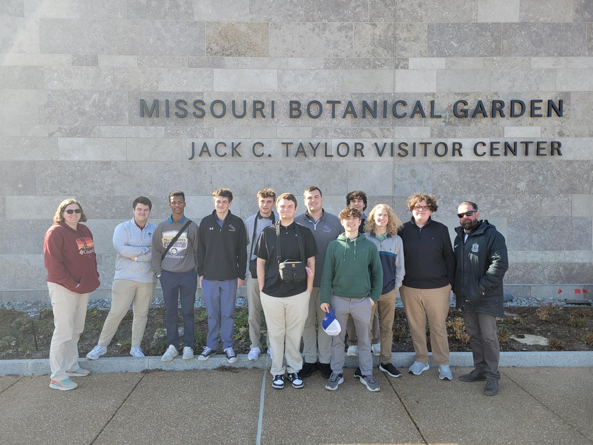 Today, photography students took a field trip to the Missouri Botanical Gardens to capture inspiration for their class projects.