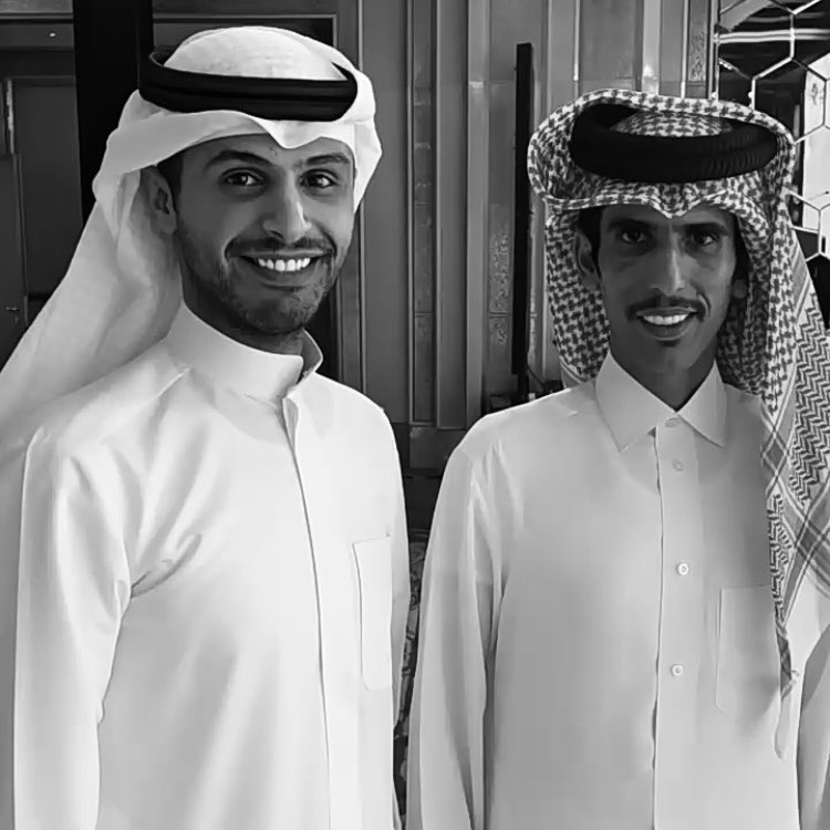 لا تضيق وينتثر دمعك وأنا فوق البسيطه
أذخره لا سمّعوك اسمي وأنا قدني تحتها 

- صالح النشيرا

لا تخافين — المفارق من يديني
اليدين اللي تحبك — ما تخوّف

- مزيد الوسمي 

وش تحفظون لـ هالمبدعين ؟