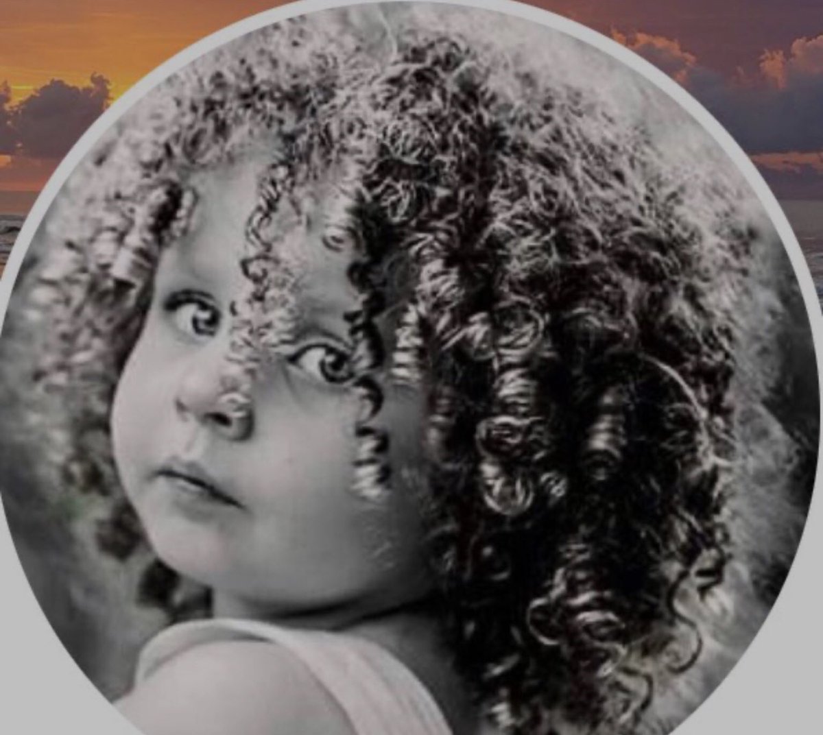 FirinneCeartas's tweet photo. On March 3rd 2024 ..the hospital had a memorial service for all children who lost their lives …it’s still not real this beautiful soul is not with us…Éabha Grace ..you have pierced my heart with your love and laughter..#AngelInHeaven Forever Loved💚 https://t.co/dnTUcJmWST