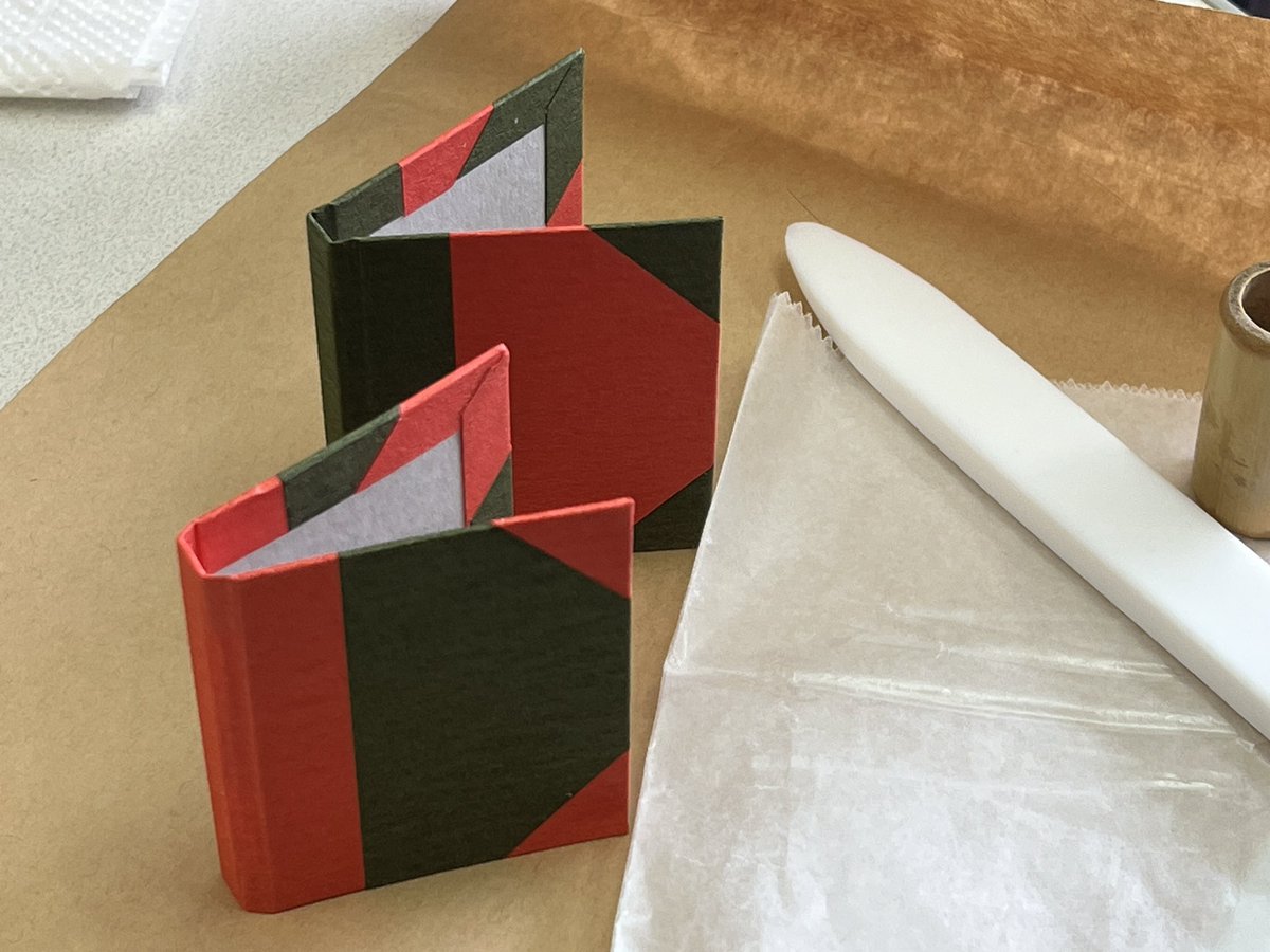 alfo's tweet photo. あるほなつき号柄、コーネル装風のminiature book をつくる。 https://t.co/wUQdy3AZXz