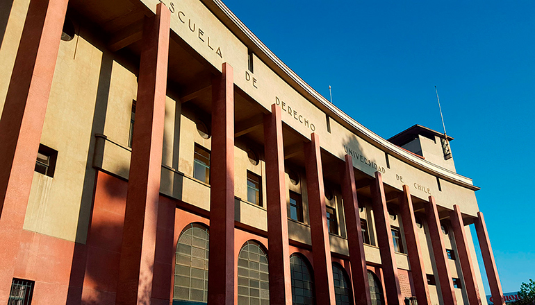 Facultad de Derecho se ubica en primer lugar en Chile y tercera en América Latina según Ranking Scimago. Más información 👉uchile.cl/d213872