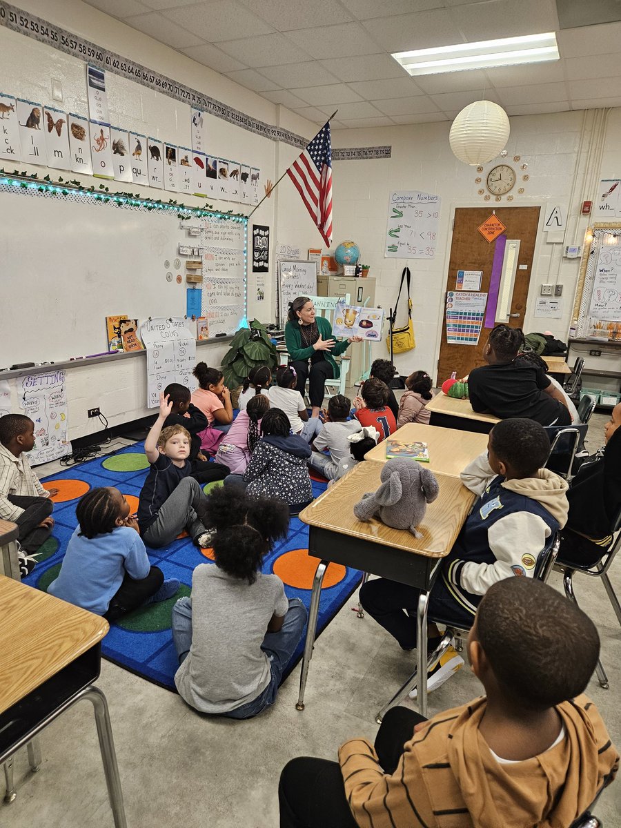 MrsManning517's tweet photo. It was a fun day of reading here in First Grade!  #ReadAcrossAmericaWeek
 #Winningforkids #HamptonProud @HES_HCS @ELA_HCS https://t.co/gxOom0FOIv