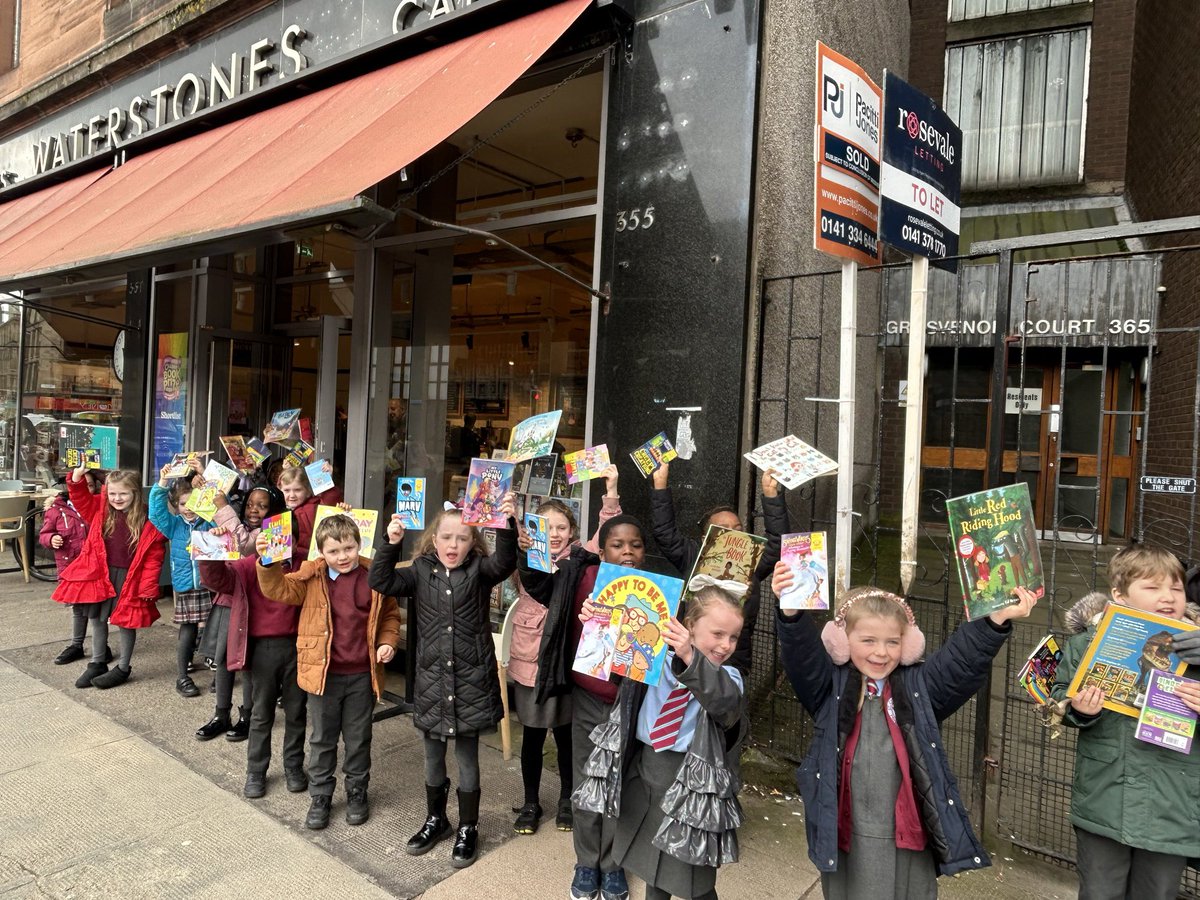 StCharlesGla's tweet photo. Primary 2/1 celebrated @WorldBookDayUK a day early by walking down to #HillheadLibrary to borrow some books and then popping over to @WaterstonesBYR to spend their #BookTokens. Thanks to the staff at both venues for being so welcoming. The children had a fantastic time. #WeLoveReading #ReadingForPleasure @GlasgowLib