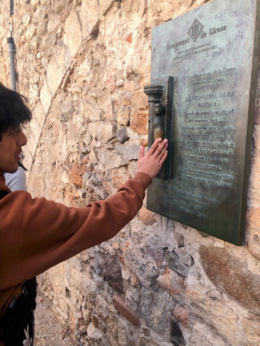 StpaulsLeic's tweet image. Some amazing photos from the St Paul's Spanish trip 🇪🇸

Day 1 (La Calella): Quick time on the beach before sunset. Day 2 (Las Ramblas). Day 3 (Girona, Chocolate factory, Empuries Ruins)

The best bit...all the compliments we're receiving about how well behaved our students are!