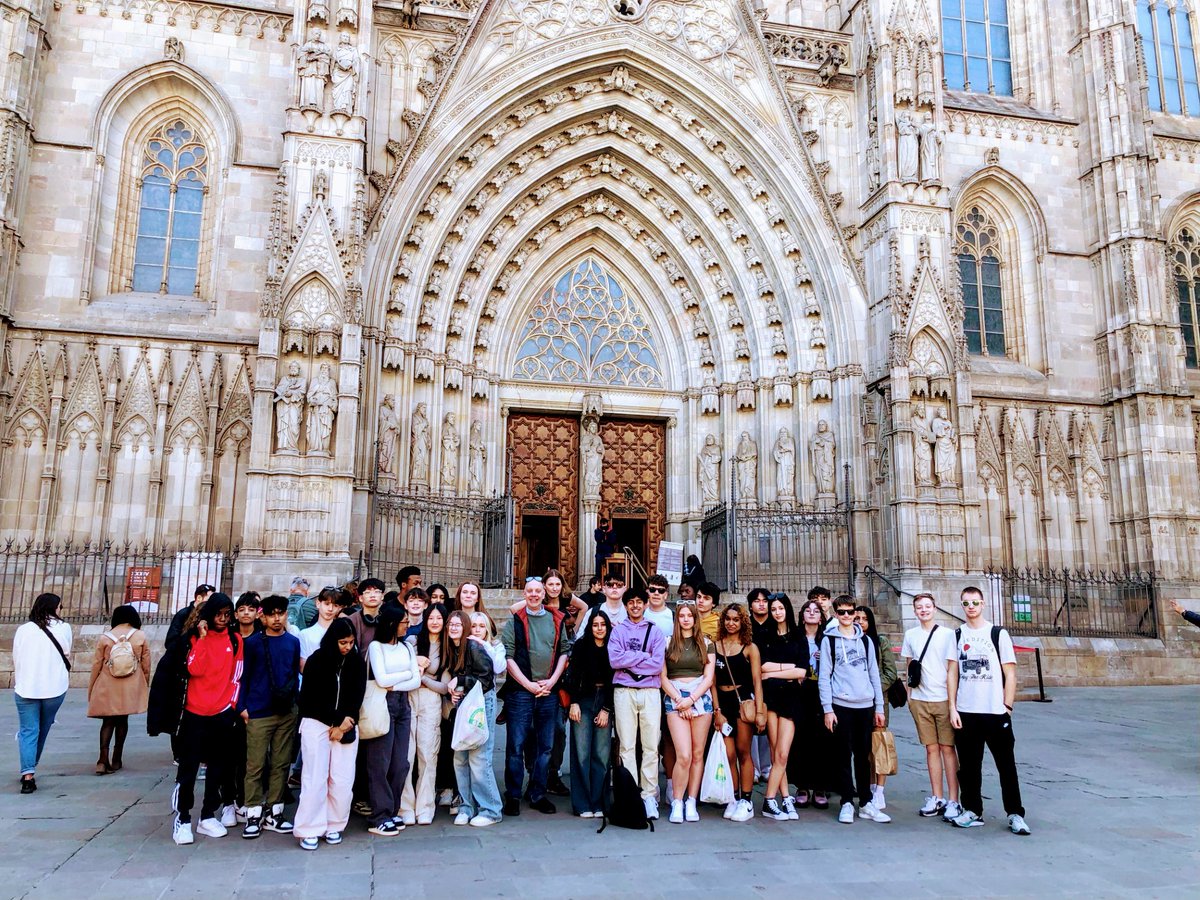 StpaulsLeic's tweet image. Some amazing photos from the St Paul's Spanish trip 🇪🇸

Day 1 (La Calella): Quick time on the beach before sunset. Day 2 (Las Ramblas). Day 3 (Girona, Chocolate factory, Empuries Ruins)

The best bit...all the compliments we're receiving about how well behaved our students are!