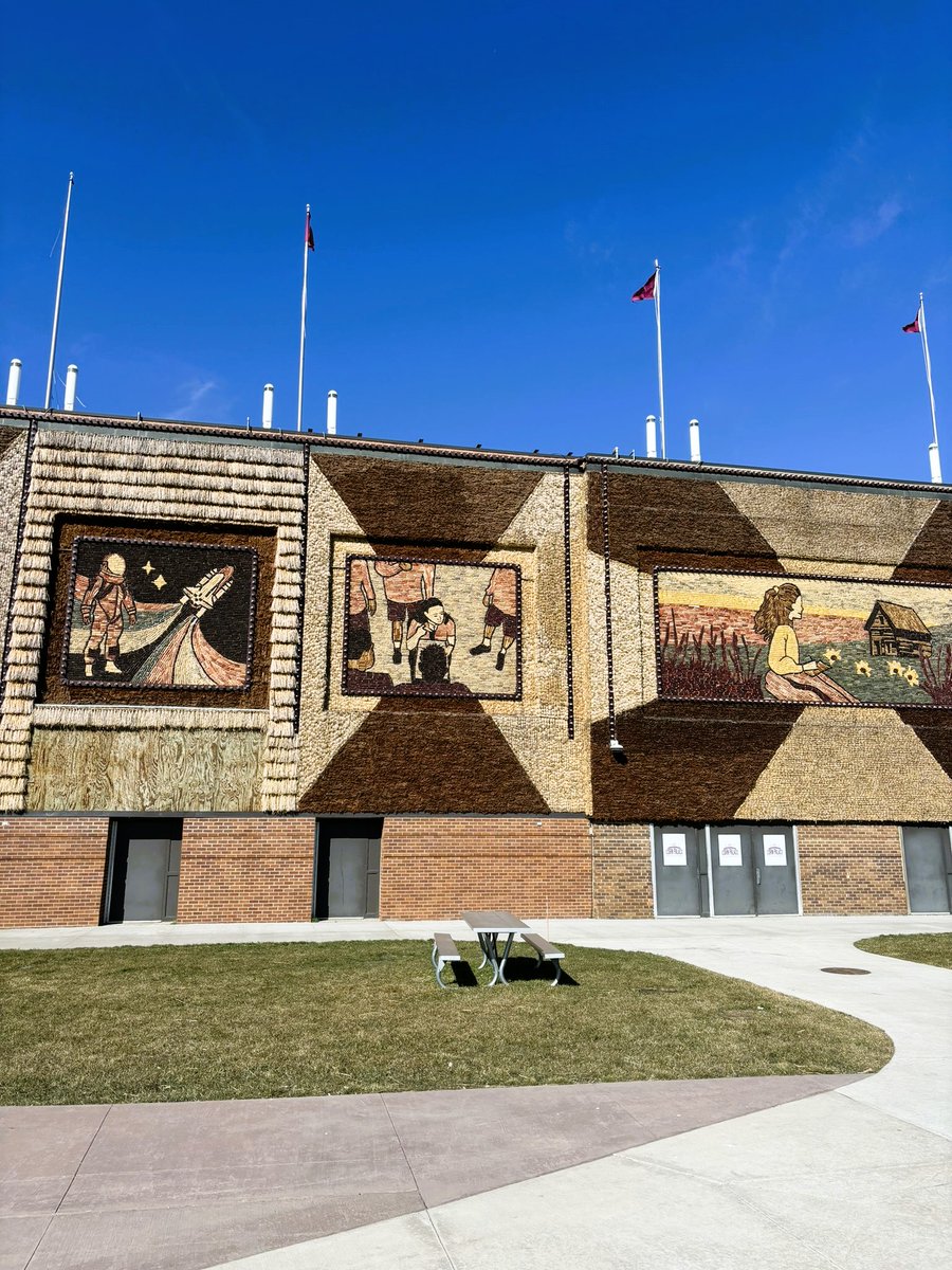 VisitMitchell's tweet photo. ππ¨ The 2024 Famous South Dakotans The World's Only Corn Palace murals are DONE! π½β¨ Come see the amazing artwork celebrating our state's heroes! Don't miss out β visit the Corn Palace now! ποΈπ
#visitmitchell #cornpalace #SouthDakota #hifromsd https://t.co/iZKENEVSt0