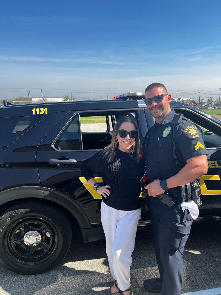 We had the best time with @City_of_Helotes PD Officer Ortiz as our guest reader for our @NISDKuentz Read Across America week. It’s always fun to see two former @NISDMarshall alumni doing big things in the community as a teacher and law enforcement! Thanks Officer Ortiz!