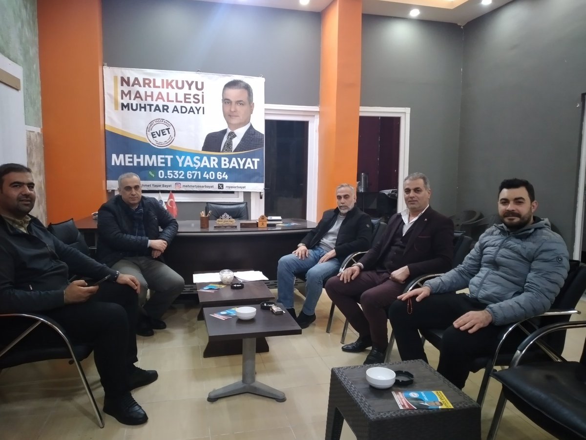 Seçim irtibat büromuzda ilk oturumumuzu yaptık, hayırlısıyla. Tüm dostlar ve sevenlerimizi çay bekleriz.