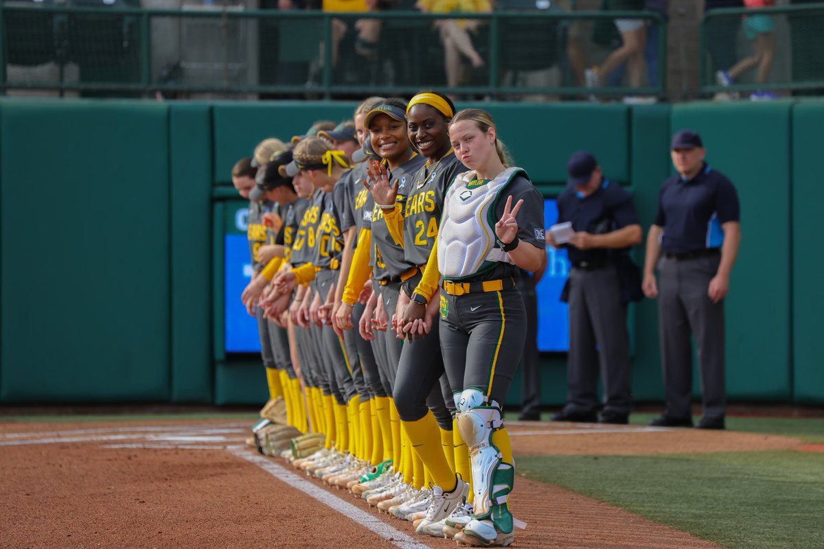 So special to have Dr. A throw out tonight’s first pitch for Mental Health Awareness 💚 #SicEm | #andONE