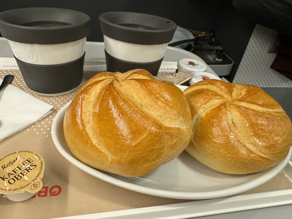 Heute Nacht ging es mit dem neuen #Nightjet New Generation barrierefrei von Wien ins Ländle nach Bregenz. Premiere am NJ 446. <a href="/unsereOEBB/">ÖBB</a> <a href="/bahnfueralle/">Barrierefreie Bahn</a> <a href="/DerFrankyman/">Frankyman</a> <a href="/_DiningCar/">🐘 @Diningcar@rail.chat</a> #nachtzug #nighttrain #oebb <a href="/NightTrainWorld/">Nightjet World</a> <a href="/Euro_Nighter/">EuroNighter 🇪🇺</a>