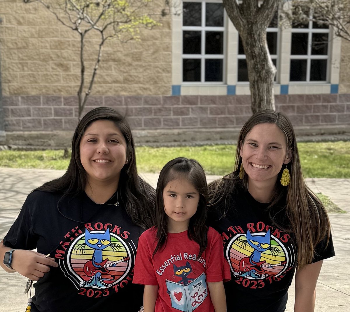 mrs_shoemake's tweet photo. Twin day for Read Across America & SEL week. Nothing like smiles to improve your emotional state ๐ซถ @NISDMichael #mathleaders #PeteTheCat https://t.co/z9XhELW8Mu