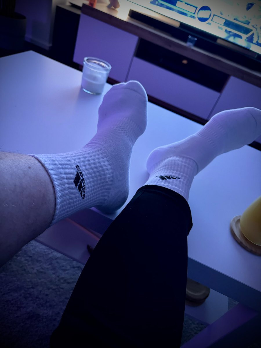 sox_bttm's tweet photo. Enjoying the evening ๐๐
โโโโโโโโโโโโโโโโโโโ
Entspannter Abend ๐๐
U like it? -> RT!
#sox #whitesox #adidas #gay #gayboy #kinky #fetish #soxmaster #scally #style #gaysex #sneakerhead https://t.co/Yp7UEbZYU9