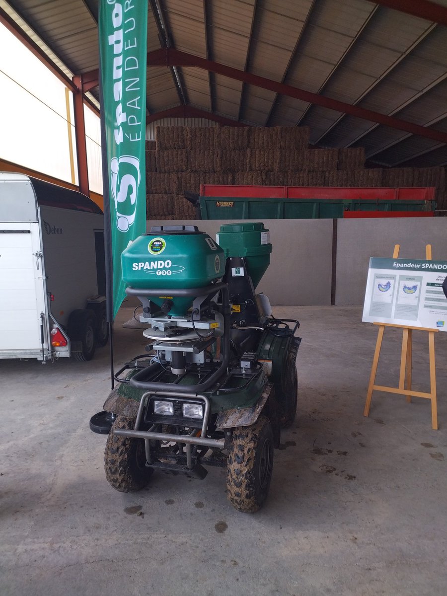 Aujourd'hui on parle limaces avec <a href="/DESANGOSSE/">DE SANGOSSE</a>
- épandeur Spando
- capteur Limacapt
- essais casse en sortie de doseur microgranulés
- essais efficacité (avec de vrais limaces !)
A retenir : anticiper, soigner l'épandage, avoir un produit appétent et adapté à l'épandeur/doseur