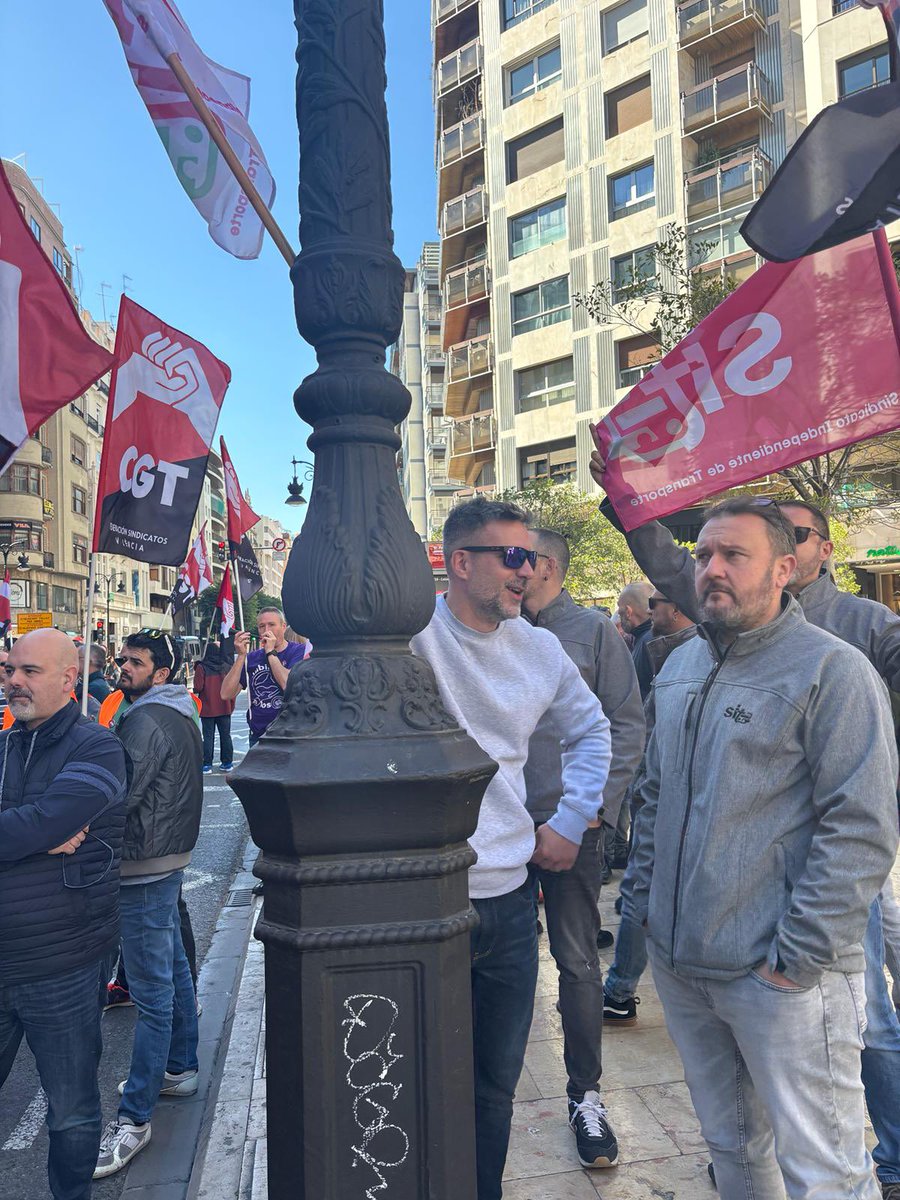 Hoy 6 de marzo primera concentración y manifestación en valencia de la plataforma jubilación a los 60. Por la aplicación de los coeficientes reductores para conductores profesionales. Próxima concentración y manifestación en Barcelona <a href="/DeJubilacion/">Plataforma de Jubilación a los 6️⃣0️⃣</a> <a href="/cgtbus/">CGT BUS TMB</a> <a href="/ACTUB3/">ACTUB</a> <a href="/TMB_Barcelona/">TMB</a>
