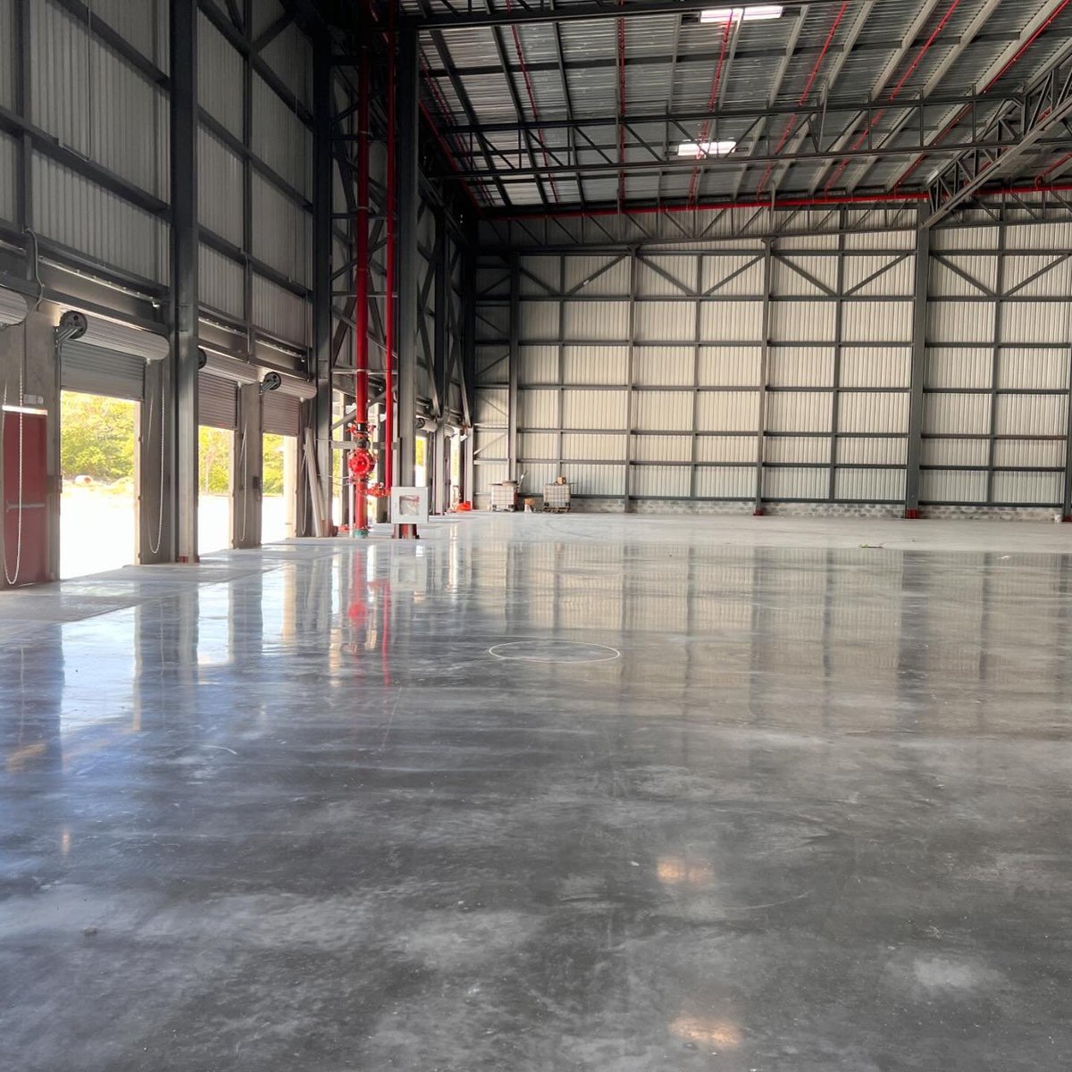 RCRPisosIndus's tweet photo. New project for new logistics center in Panamá 🇵🇦
The RCR CONDUCTIL SFRC system provides a high abrasion resistant flooring with a low maintenance, due to a last generation hardener, special construction joints and the lack of shrinkage control joints.
#allbasedonvalues https://t.co/v6d2Rru2jz