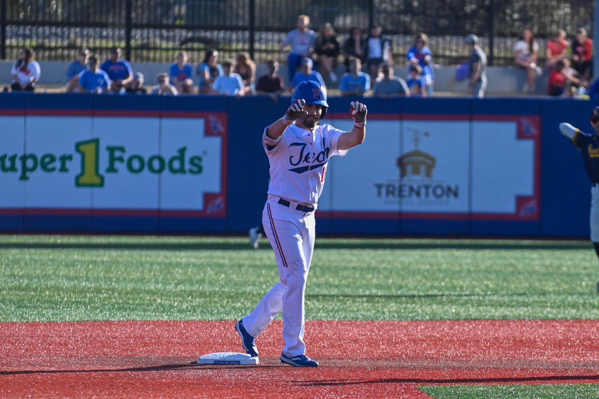 Two-way star @ethan_bates3 has unsurprisingly been in the middle of the action for undefeated @LATechBSB, hitting .408/.492/.694 with a team-best 17 RBIs and 34 total bases. He's also notched three saves on the mound 💪 🔗 d1ba.se/4a3U2p5