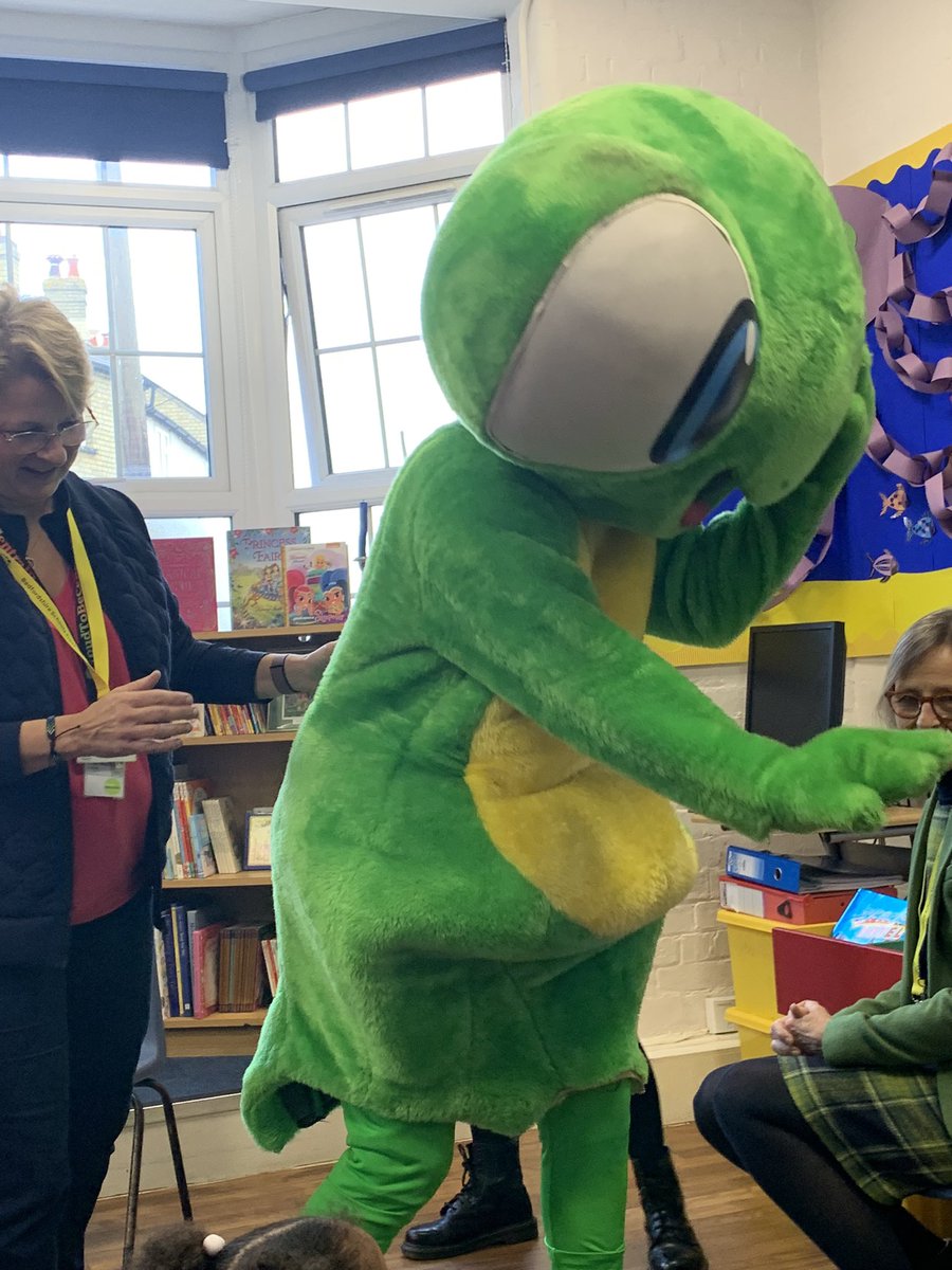BESTEducation5's tweet photo. So ‘Who’s behind the mask?’
Freddy the Fresh Air Frog came to visit the pupils at @GravenhurstAcad today.
Do you know who was behind the mask @AshT_Pel @KieranGentle @PEL_ICT https://t.co/lrS0DmescX