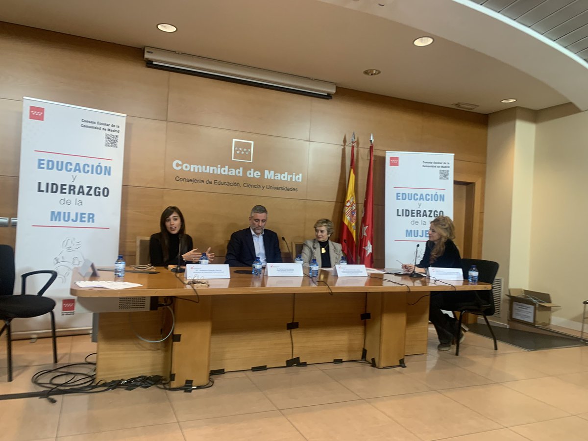 <a href="/AzaharaGEspejo/">Azahara GarcíaEspejo</a>: enseñar el valor de los cuidados, estar ahí y ser padres al 100%, igual q se está en el trabajo al 100%
<a href="/NuriaChinchilla/">Nuria Chinchilla</a>: la única forma de educar en los cuidados en con el ejemplo.
No sólo somos homo sapiens, también homo curans
#EduLíderMujer