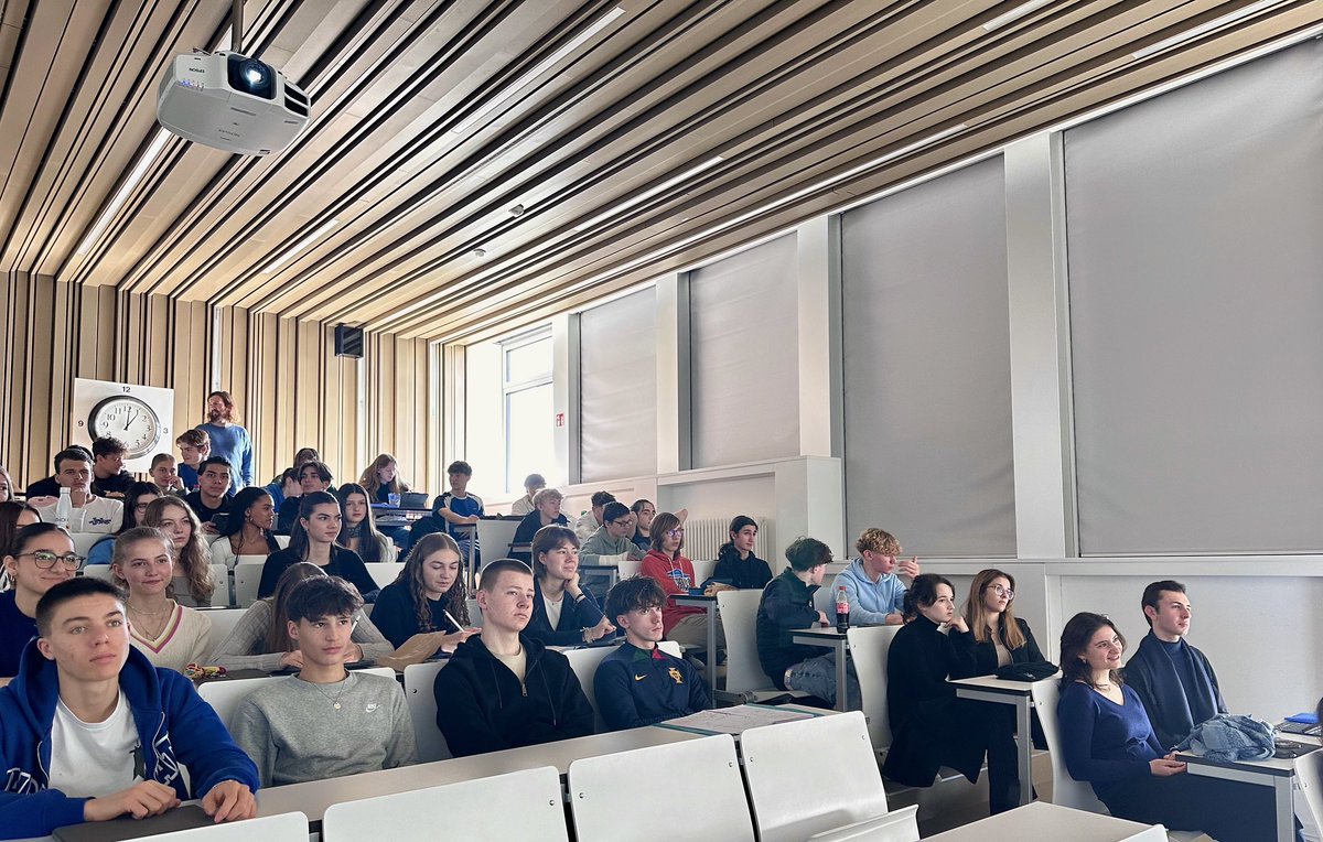 Pleasure to discuss with pupils from Lycée Athénée in the context of #IWD: 

▶️ what it means to be a woman today ▶️ how to overcome stereotypes 
▶️ what you can achieve when you believe in yourself. 

#WomenEmpowerment #FemaleLeadership
#GenderEquality