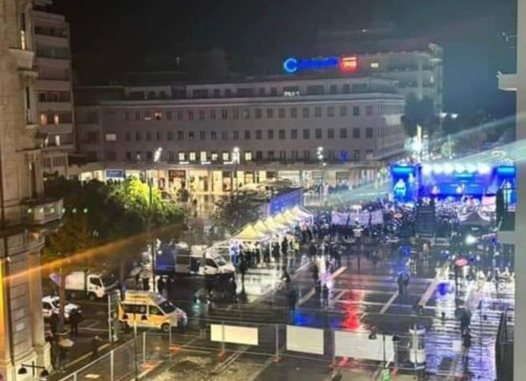 D_GiambattistaM's tweet image. Bagni di Fogna a Pescara 
44 gatti per #Marsilio