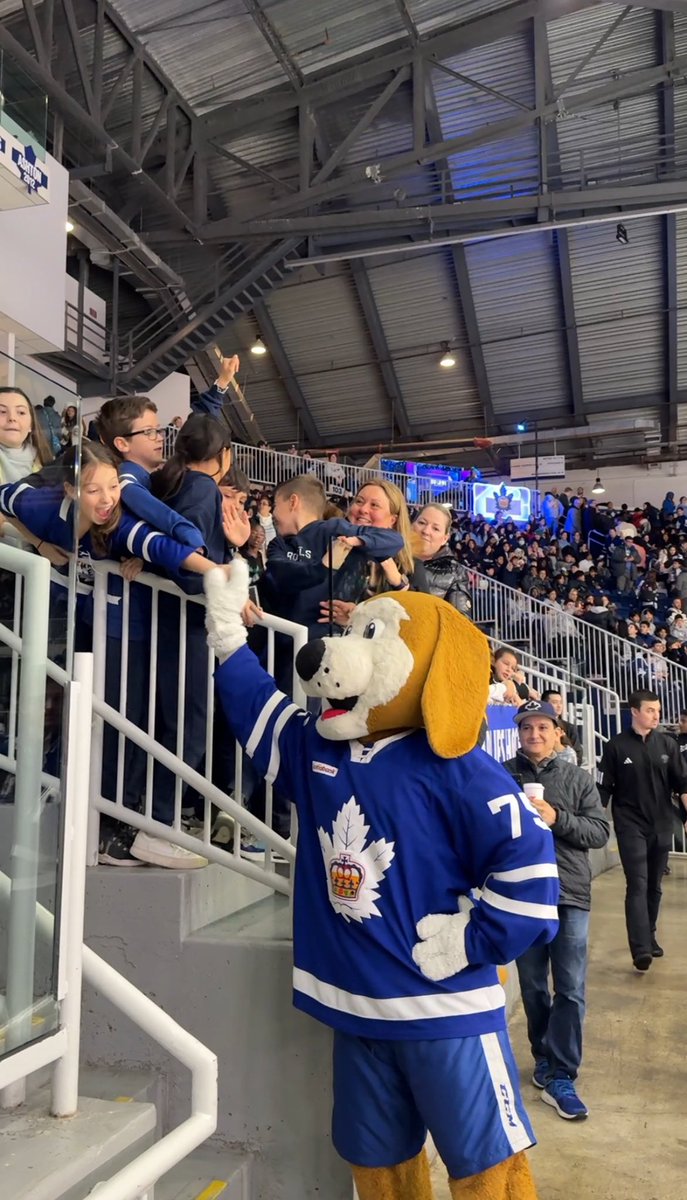 AFLToronto's tweet photo. AFL x Toronto Marlies School Day Game 2024 was a great success 👏🏻
Not only did the Marlies WIN, but we can’t thank MLSE and the Toronto Marlies enough for their donation of over $21,000. Thank you for being #angelamongus 😇 and for always supporting #tcdsb youth. https://t.co/JWctbKLtvF