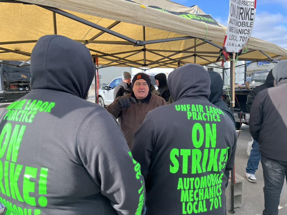 The IAMAW Midwest Territory, along with Chicago Federation of Labor, were out supporting our members of IAMAW Local Lodge 701 at M&K Truck Center in Alsip, IL. They have held the strike line, united and strong, against M&K for five months and counting! #UnionStrong #Solidarity