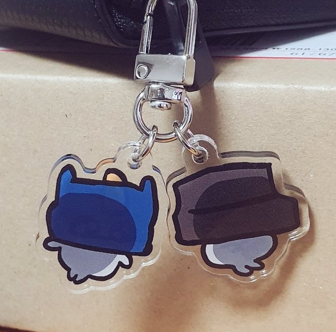 DDAROLLing's tweet photo. hi guys, i made some stickers and charms to fill the @cubeee11 's table, you can find these lil fleas and Cube's amazing merchs at TFcon LA this weekend! thank you! https://t.co/I8PUhqHnPy