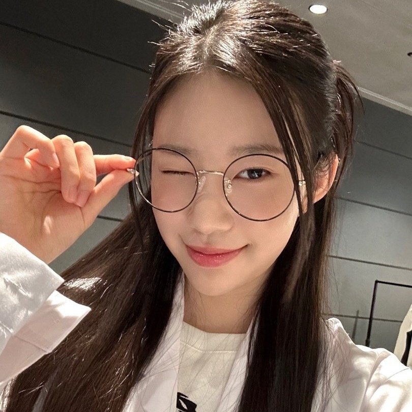 [🔎] O melhor amigo/A melhor amiga da  Jeongeun teria dito que ela não está  treinando NO MOMENTO.
 (Isso pode significar que ela saiu da empresa e ainda não conseguiu entrar em outra / resolveu tirar uma folga ...)

#Jeongeun #정은 #최정은