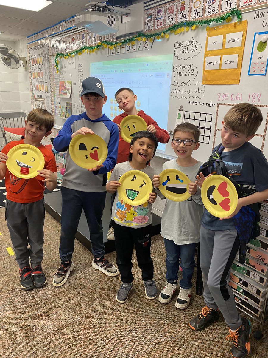 dclingingsmith1's tweet photo. Thank you @ktsollors for organizing this fun emoji Buddy Craft for Read Across America Week!! They had a blast choosing and creating! 😍🤩😂😃 #fabulousfirsties #buddycraft #happyfaces @VV_Voyagers https://t.co/v99J9Y5mQe